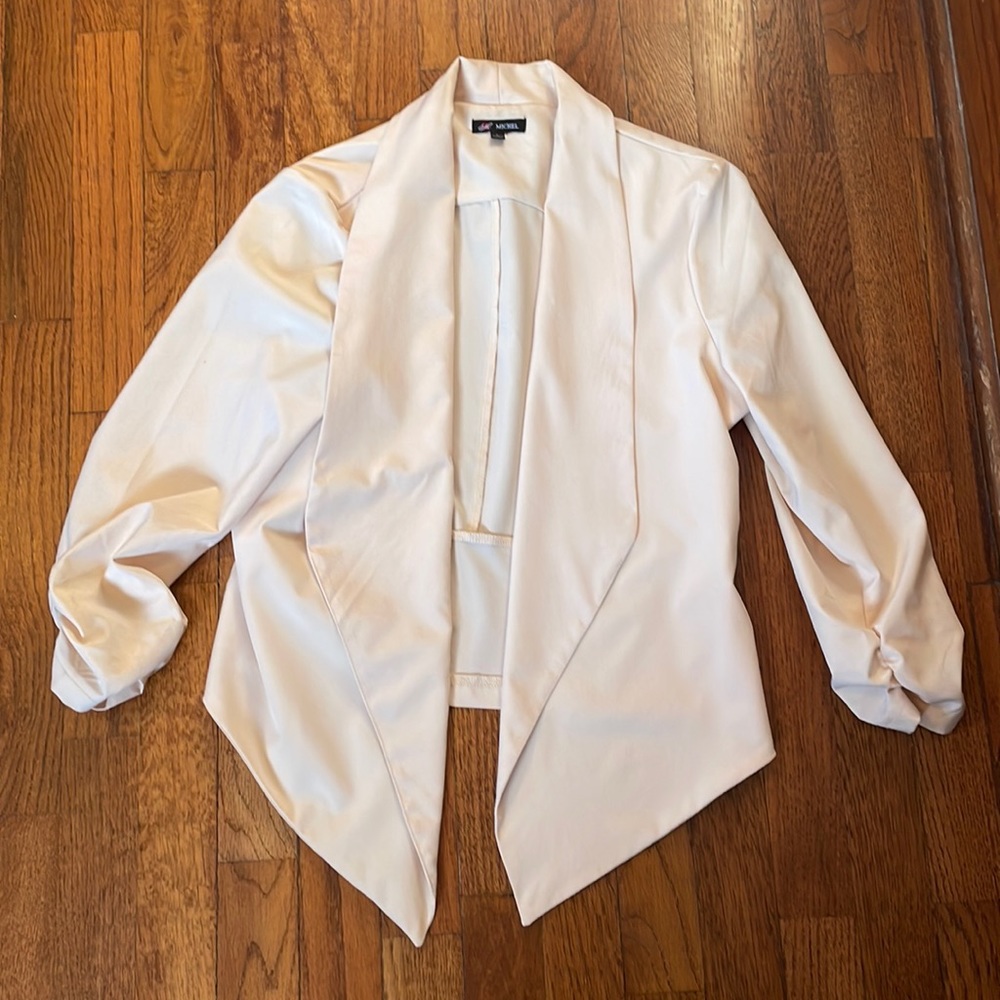 Size L blazer jacket in a cream color.